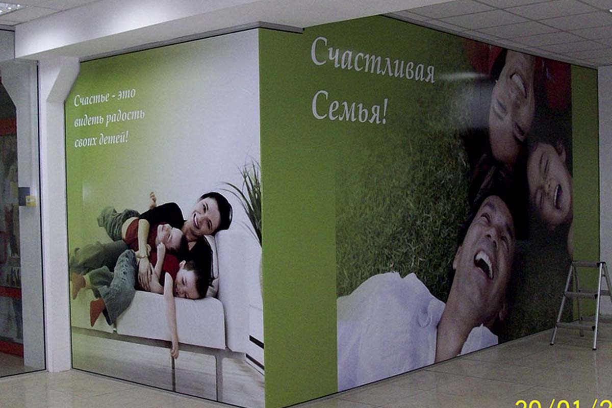 Полноцветное изображение на всю витрину 